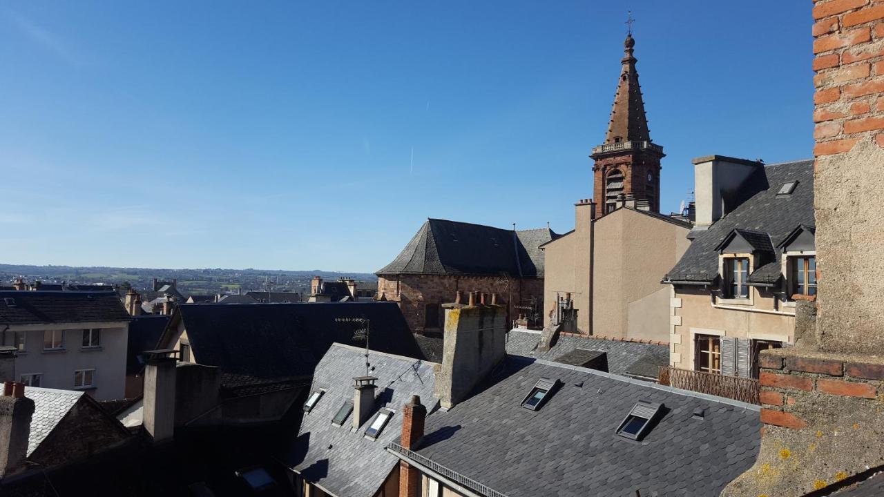 La Maison Bleue, Un Emplacement De Choix A *